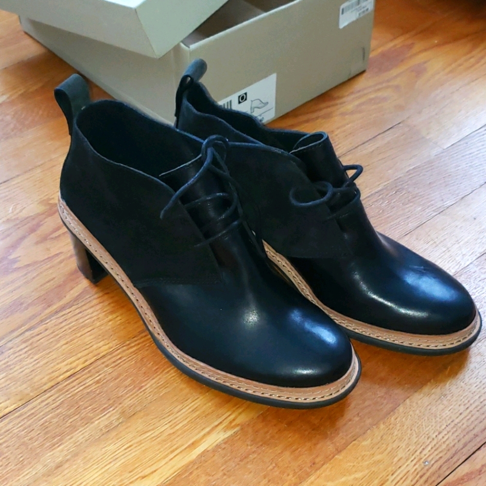 NWT Women's Clarks Trace Glow Black Booties